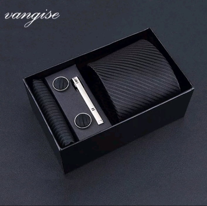 Complete Gentlemen Giftbox Black Stropdas Manchetknopen Pochet Clip huismerk kopen in de aanbieding